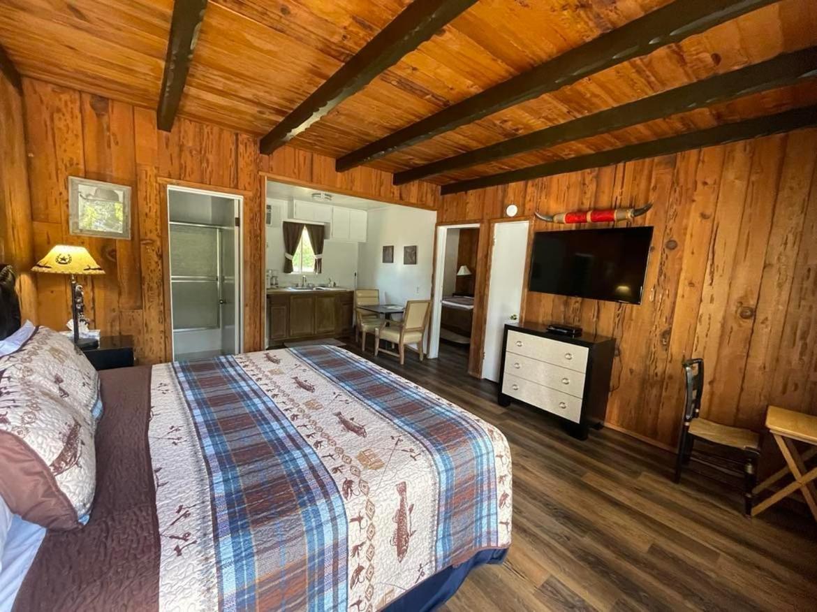 Riverfront Lodging Shady Cove Dış mekan fotoğraf