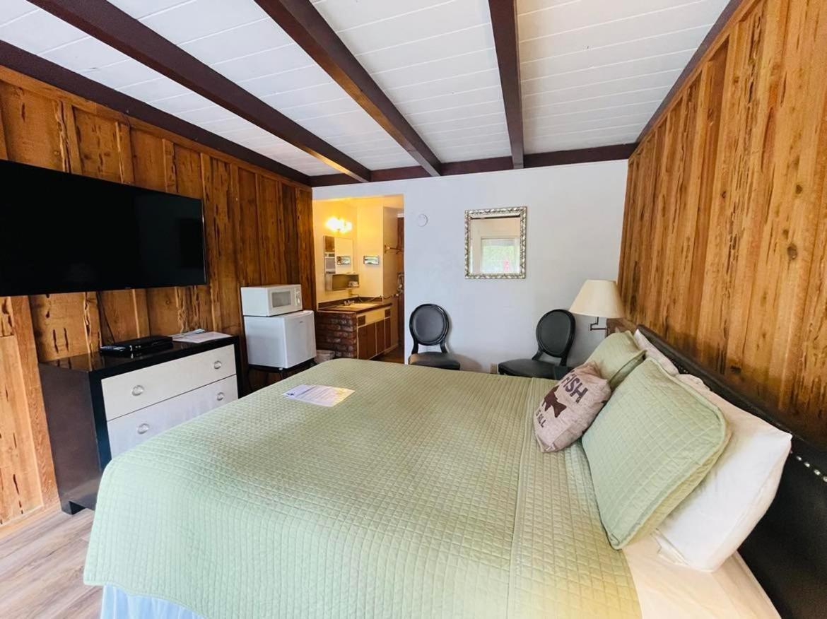 Riverfront Lodging Shady Cove Dış mekan fotoğraf