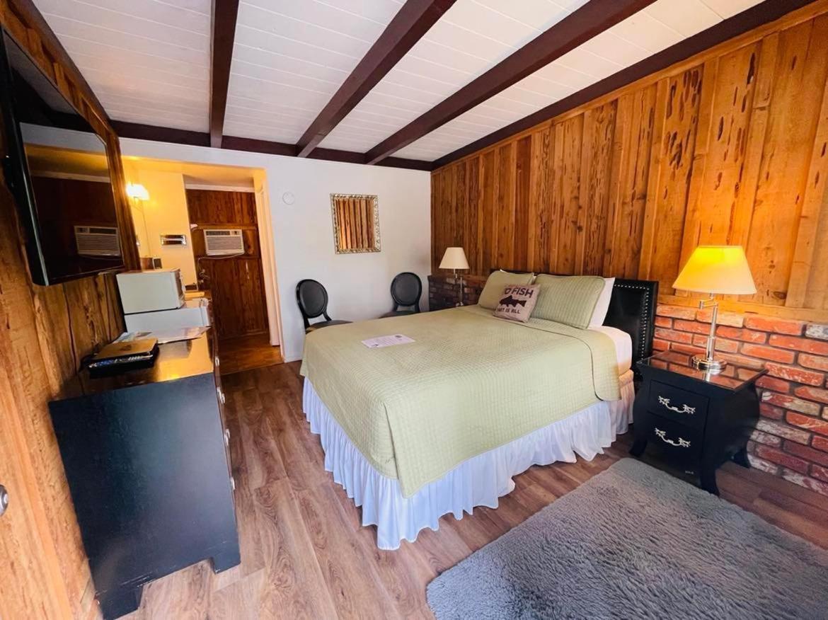 Riverfront Lodging Shady Cove Dış mekan fotoğraf