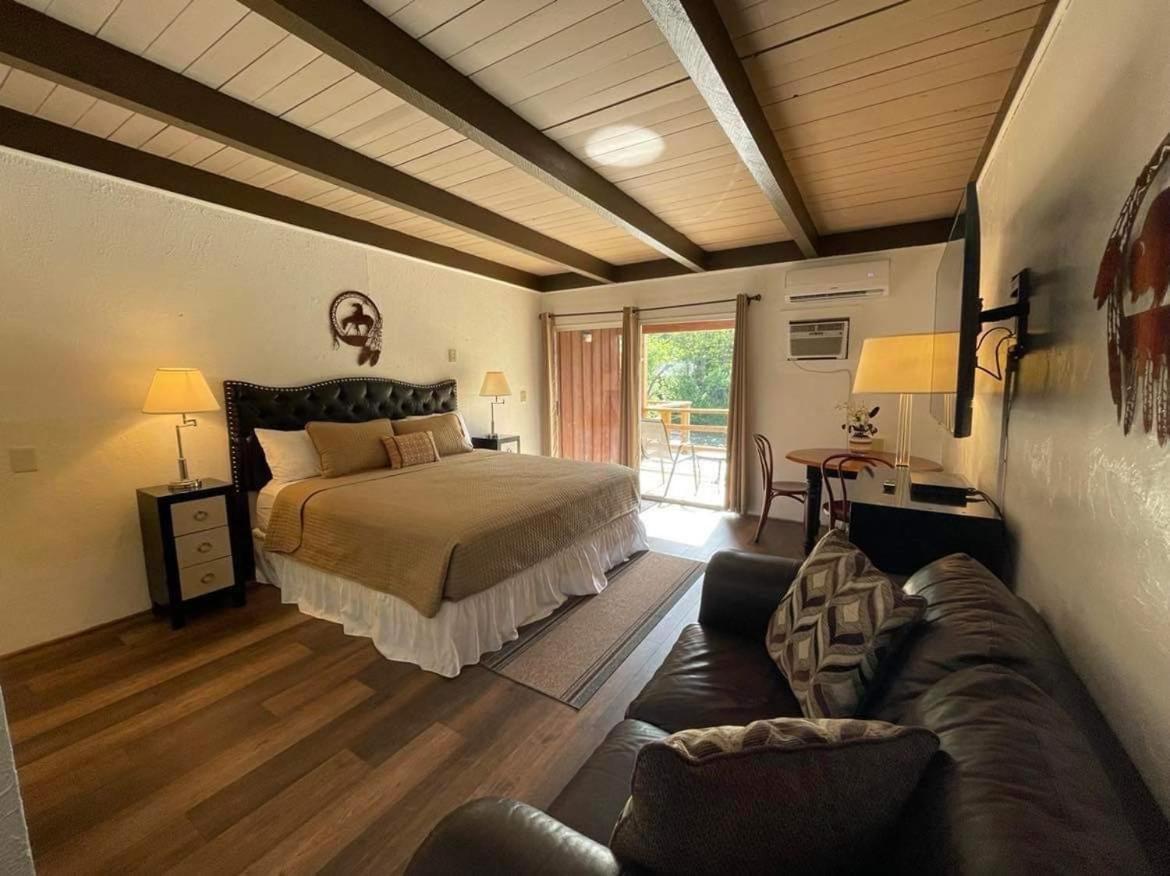 Riverfront Lodging Shady Cove Dış mekan fotoğraf