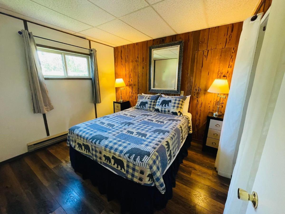 Riverfront Lodging Shady Cove Dış mekan fotoğraf